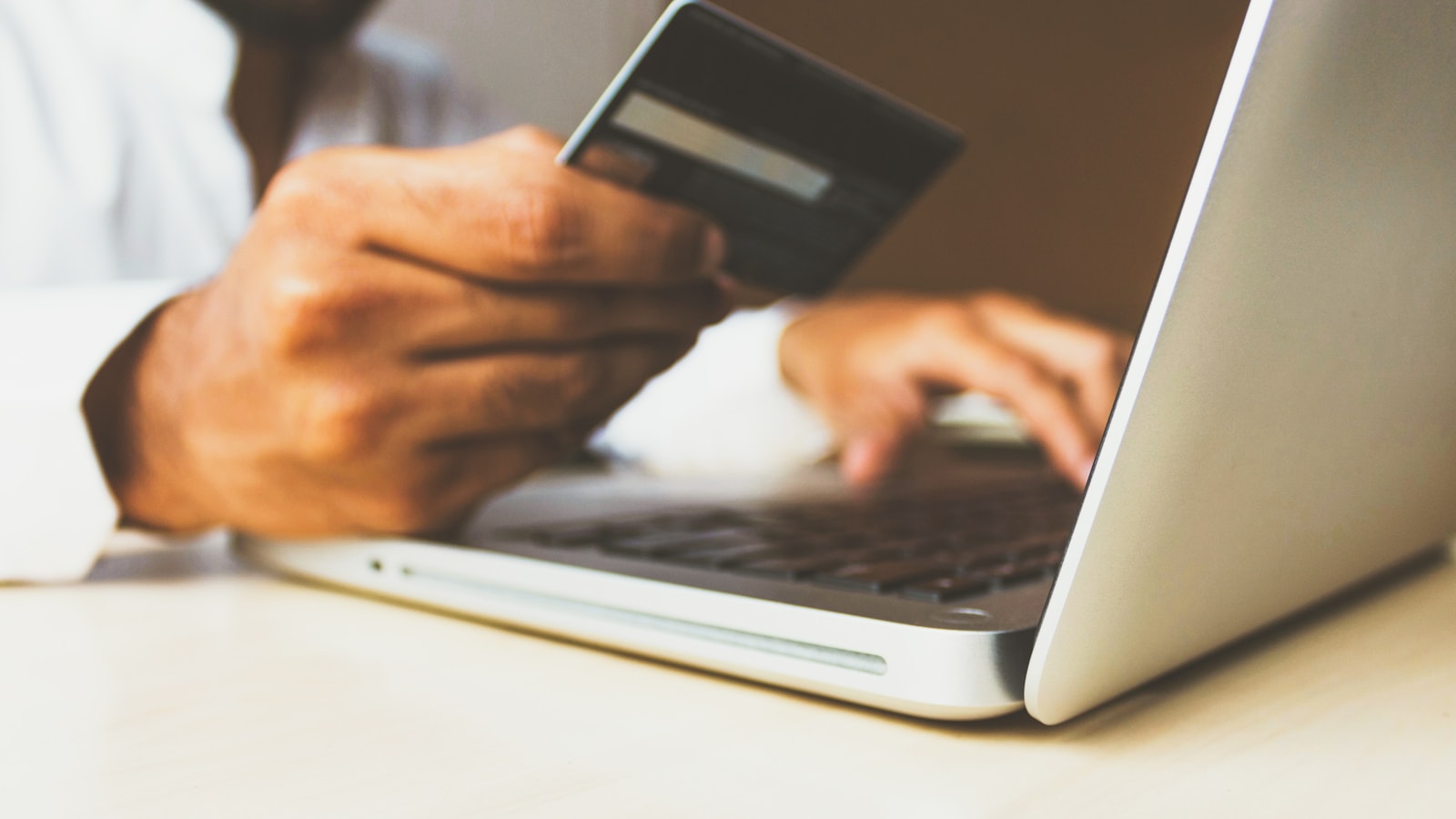 Cum accepți plăți online într-un magazin online în Moldova